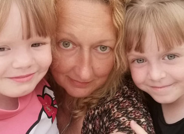 "Дать детям тепло настоящей семьи": жительница Екатеринбурга рассказала о своем приемном родительстве